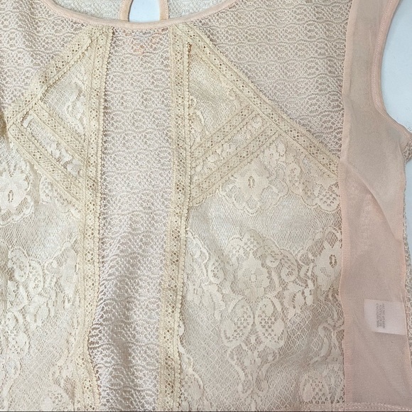 Chloe K Sleeveless Cream Lace Crop Top Sz Med - Picture 5 of 5